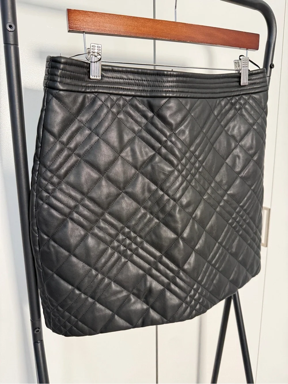 Milly size 10 Black Quilted Faux Leather Mini Skirt